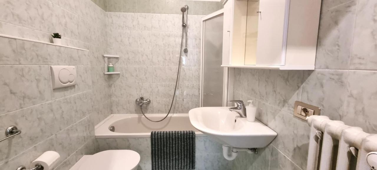 Guesthouse Tree Rooms Industrial 베르가모 외부 사진