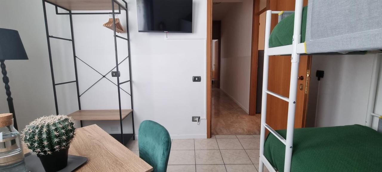 Guesthouse Tree Rooms Industrial 베르가모 외부 사진